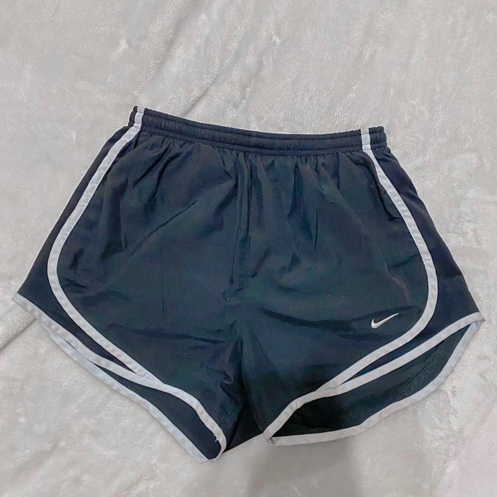 black and white nike shorts sz small